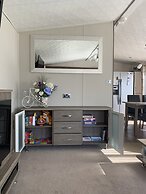 Caravan - Sleeps 6 - Patio, Parking