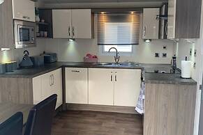 Caravan - Sleeps 6 - Patio, Parking