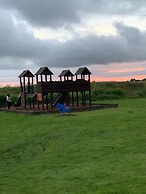 Caravan - Sleeps 6 - Patio, Parking