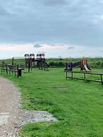 Caravan - Sleeps 6 - Patio, Parking