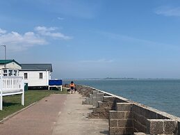 Caravan - Sleeps 6 - Patio, Parking