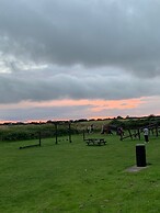 Caravan - Sleeps 6 - Patio, Parking
