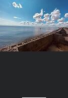 Caravan - Sleeps 6 - Patio, Parking