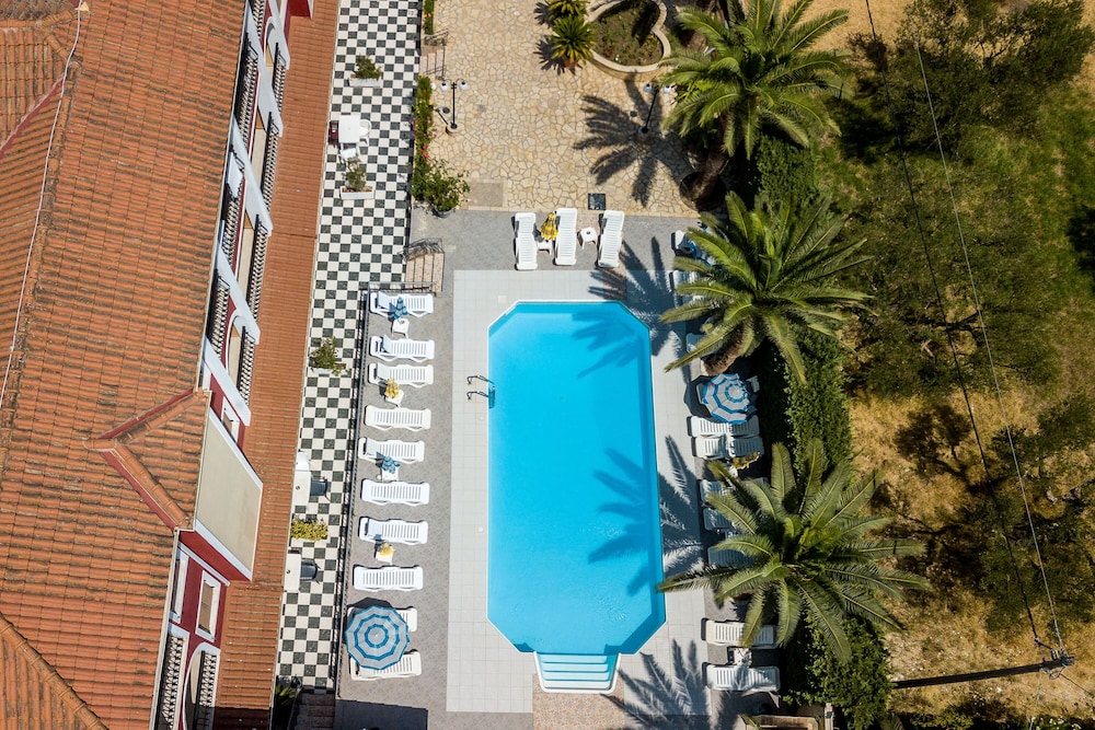 Roseclub Apartments