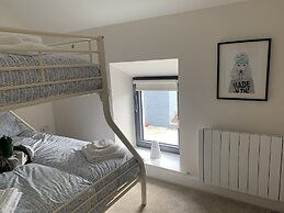 Farm House - Sleeps 7 - Garden - Parking