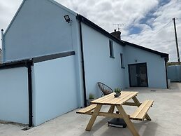Farm House - Sleeps 7 - Garden - Parking