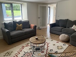 Farm House - Sleeps 7 - Garden - Parking