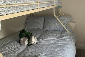 Farm House - Sleeps 7 - Garden - Parking