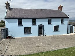 Farm House - Sleeps 7 - Garden - Parking