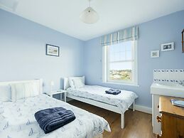 Pinewood Flat 5