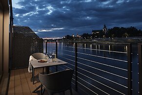 New Port Hotel