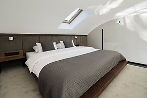 New Port Hotel