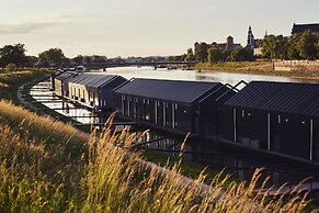 New Port Hotel