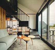 New Port Hotel