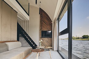 New Port Hotel