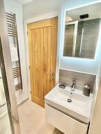 Apartment Twelve