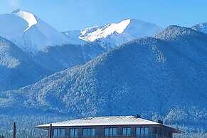 1 Bed - Sleeps 4 - Pets - Mountain Views
