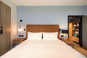 Hilton Woking