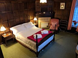 Huntingball Lodge