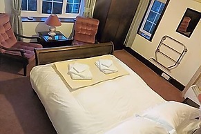 Huntingball Lodge