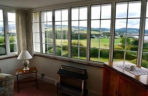 Huntingball Lodge