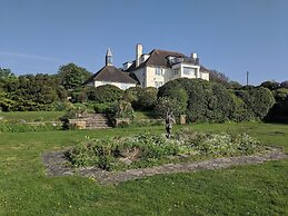 Huntingball Lodge