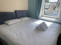 Irvine Riverside Guesthouse
