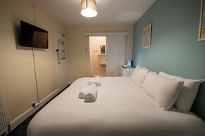 Irvine Riverside Guesthouse