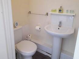 Irvine Riverside Guesthouse