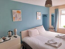 Irvine Riverside Guesthouse