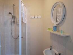 Irvine Riverside Guesthouse