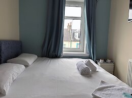 Irvine Riverside Guesthouse