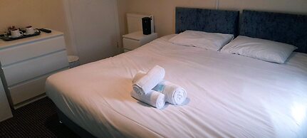 Irvine Riverside Guesthouse