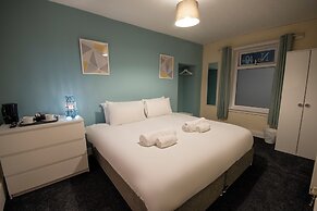 Irvine Riverside Guesthouse