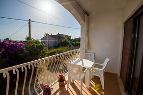 Captivating 1-bed Apartment in Podstrana