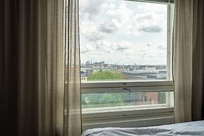 Stunning Views 1BR Home with Sauna and Balcony