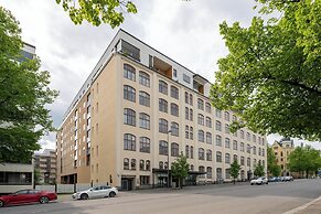 Stunning Views 1BR Home with Sauna and Balcony