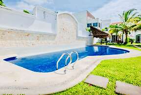Gorgeous 22 People Villa With Pool Playacar Phase 2