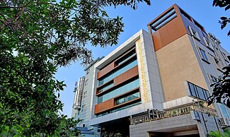 Treebo Lazystay Grand Patia