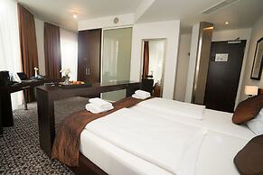 The Atrium Hotel