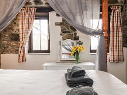 Honey Bee Cottage