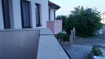 Inviting 1-bed Apartment in Aleksandrovo
