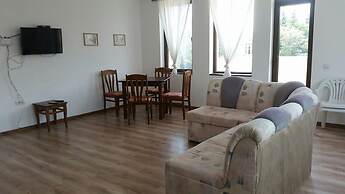 Inviting 1-bed Apartment in Aleksandrovo