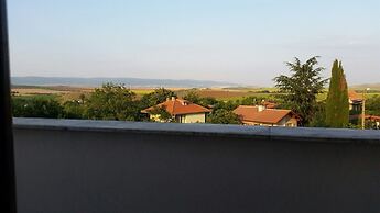 Inviting 1-bed Apartment in Aleksandrovo