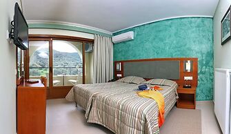 Silver Bay Hotel & Bungalows
