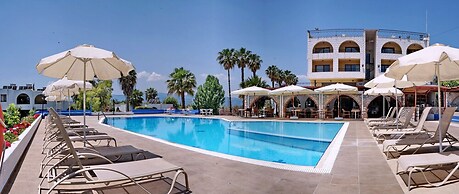 Silver Bay Hotel & Bungalows