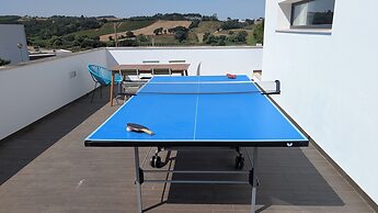 4 Bed Villa - Sleeps 8 - Pool - Garden - Parking