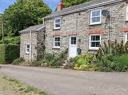 2 Cliff Cottages