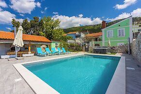 Villa Green Point