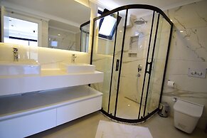 Luxury 4-bed Villa With Private Pool and Jacuzzi